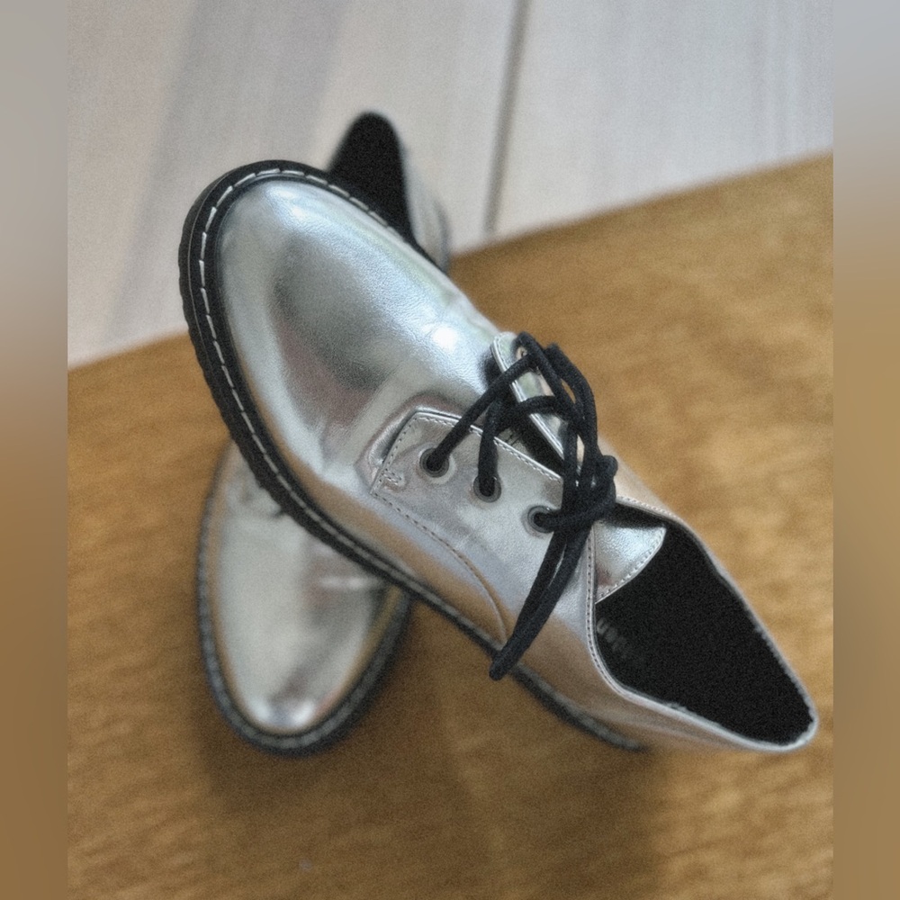 🪩⛓️ chrome baby ⛓️🪩
Mod inspired Women’s Steve Madden chrome/silver Shoes
